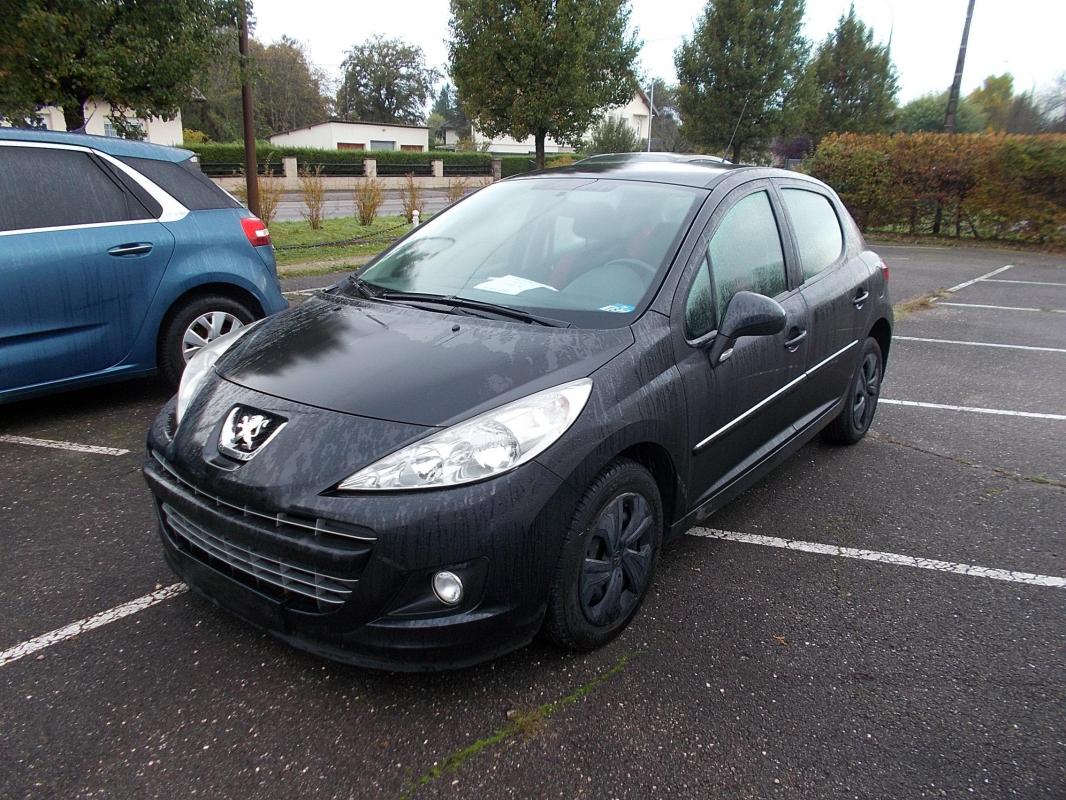 Peugeot 207 TRENDY 1.4 I 73 CHVS